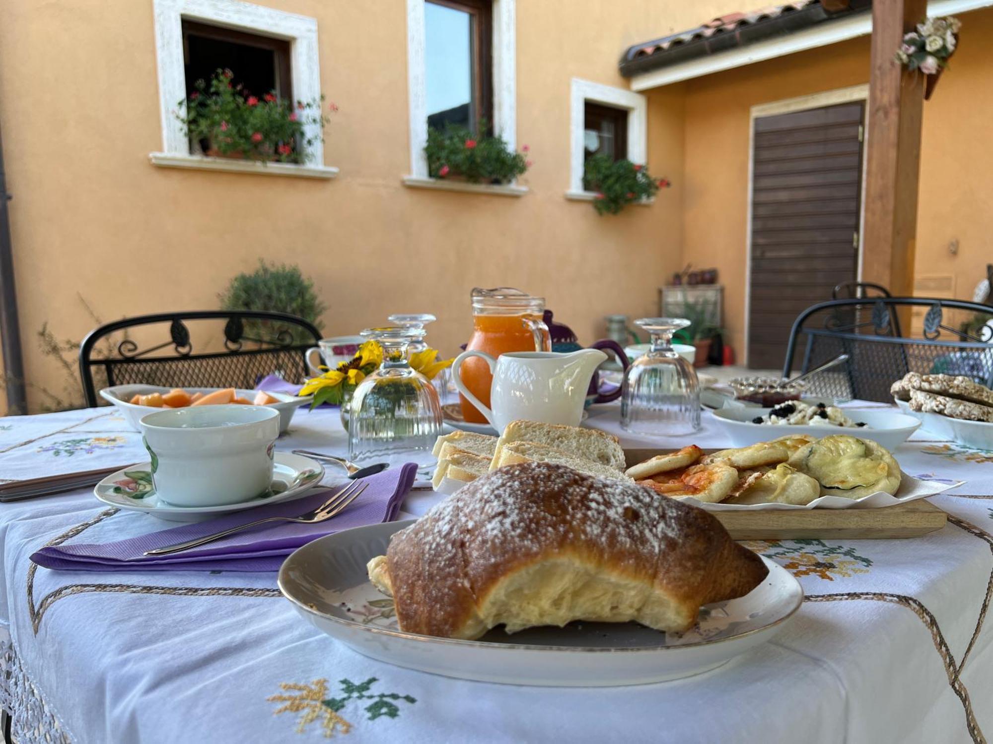 Bed & Breakfast Le Piagge Scurcola Marsicana Exterior photo