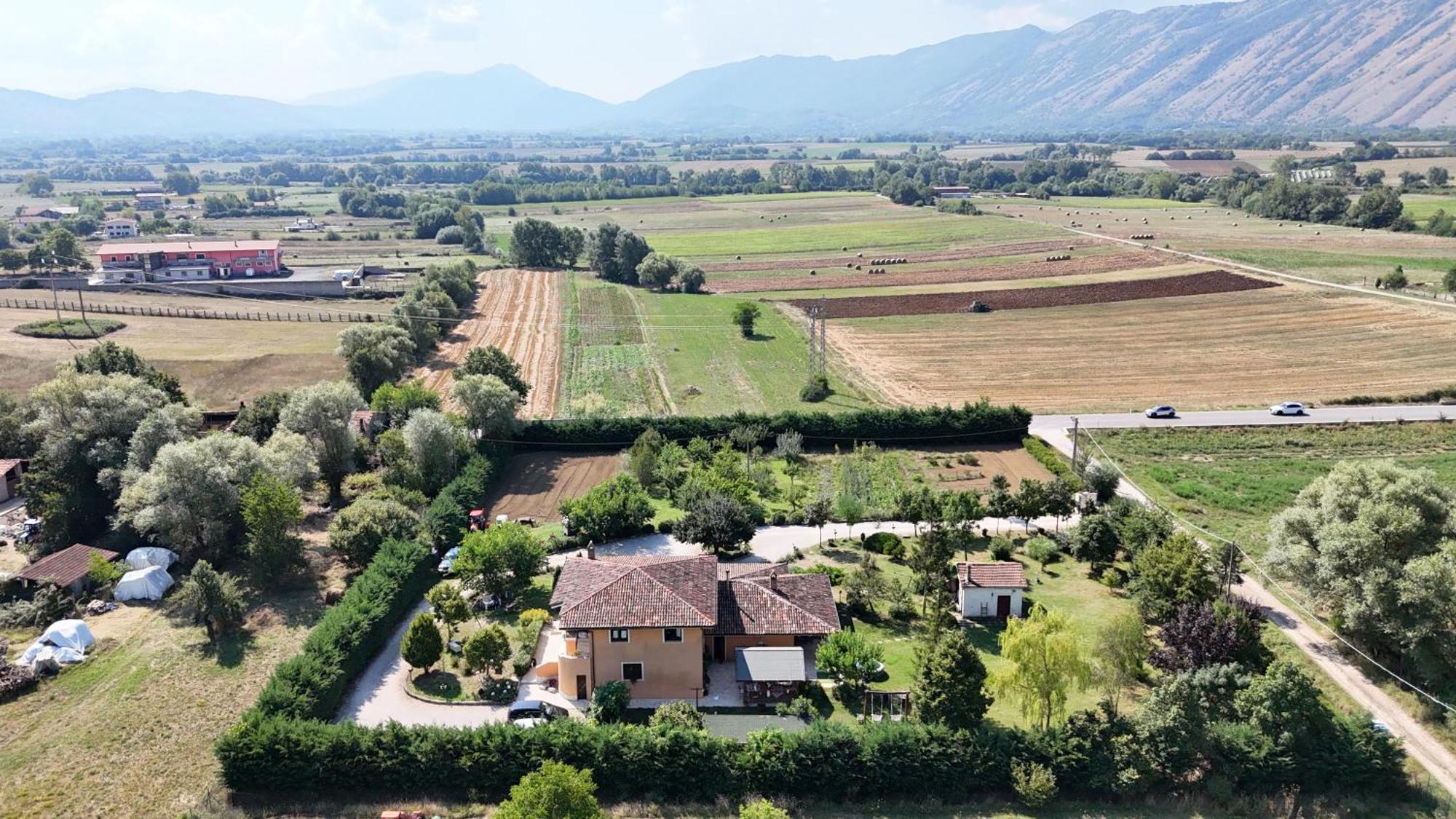 Bed & Breakfast Le Piagge Scurcola Marsicana Exterior photo